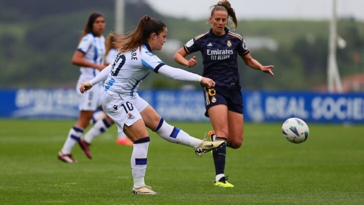 Eizagirre remata en presencia de Toletti.