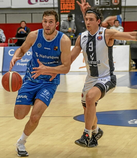 Xabi Oroz y Caio De Souza, los protagonistas de la última jugada del partido.