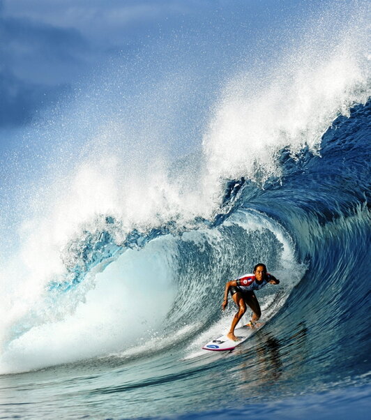 Vahine Fierro polinesiarra, tuboan.