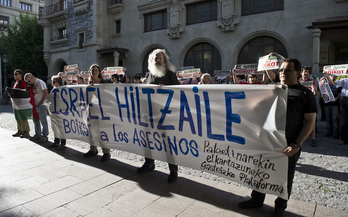 Protesta por el asalto a la Flotilla de la Libertad en Gasteiz.