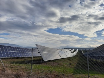 Imagen de archivo de un parque solar ubicado en Araba.