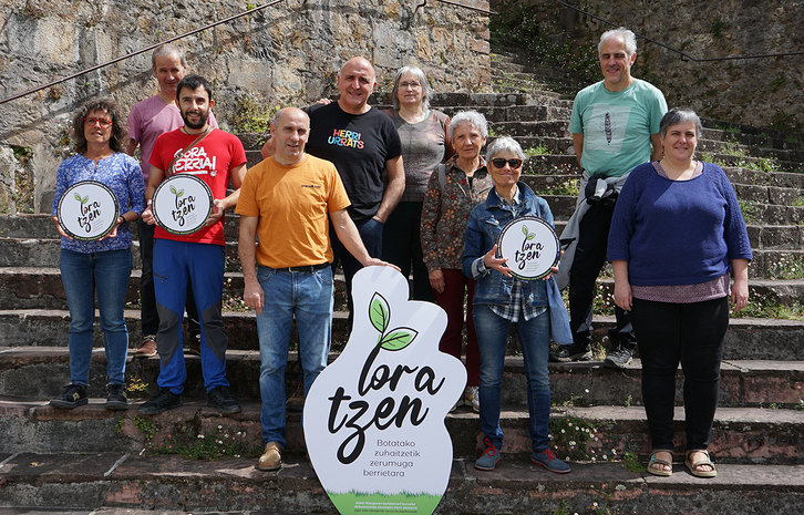 ‘Loratzen’ proiektuaren aurkezpena, Berako plazan.