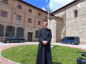 El portavoz de las monjas Clarisas de Belorado, José Ceacero, en el convento de Belorado el pasado 15 de mayo.