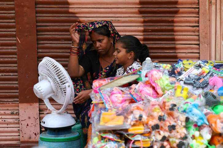 La India está sumida en una ola de calor con temperaturas máximas de unos 50 grados.