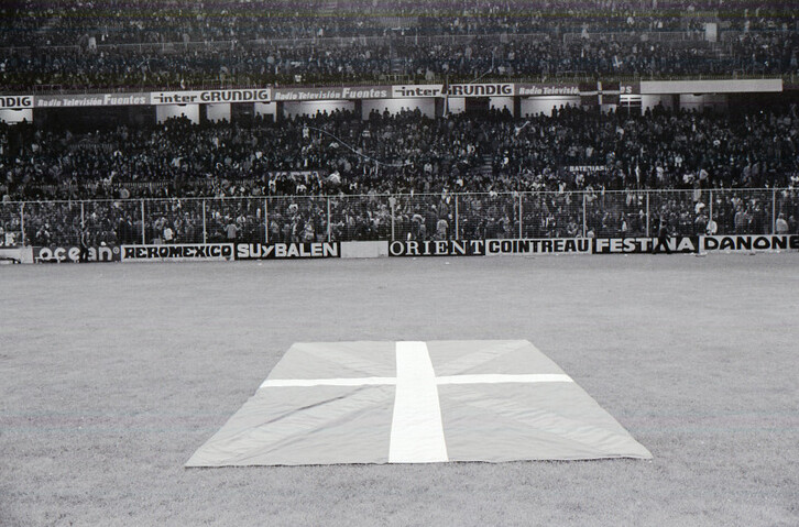 Gero puxikek aireratuko zuten ikurrina erraldoia.