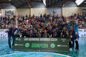 Bera Berako jokalari eta teknikariak, Ligako garaikurrarekin.