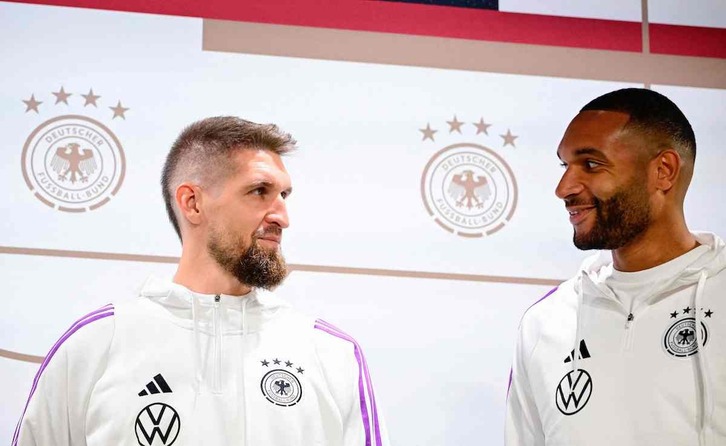 Los jugadores de la selección alemana Robert Andrich y Jonathan Tah, en una reciente rueda de prensa.