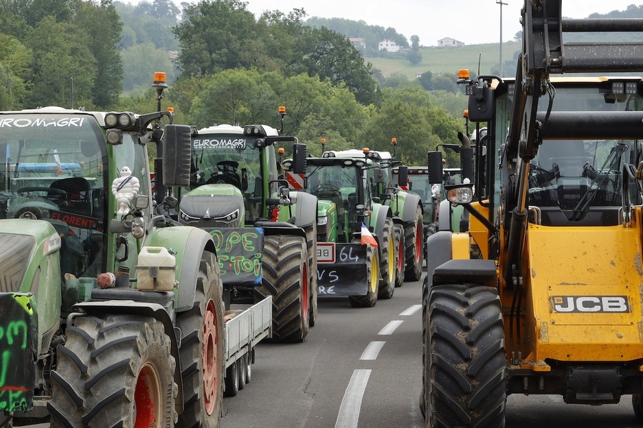Decenas de tractores en Biriatu.