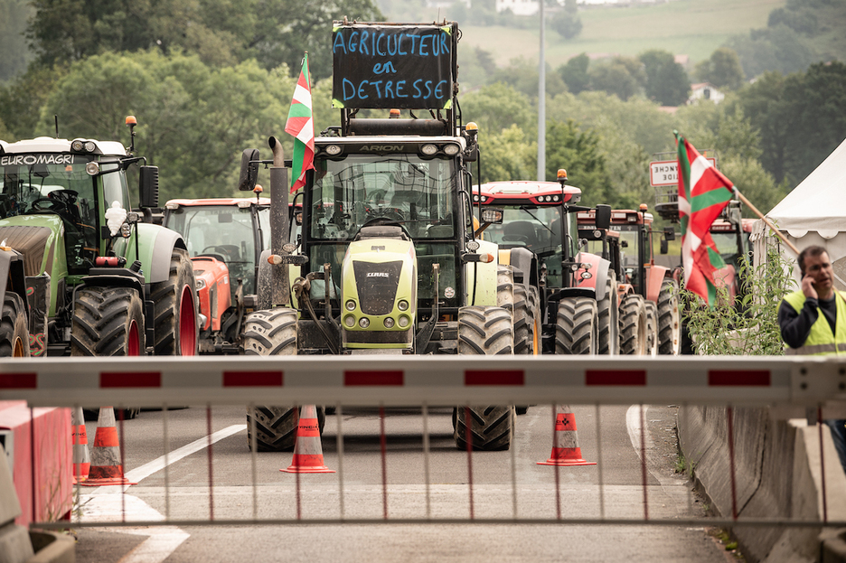 El peaje, cerrado ante la protesta.