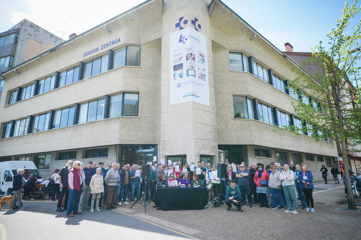 Laudioko osasun-zentroan gabeziak salatzeko apirilean egindako agerraldia.