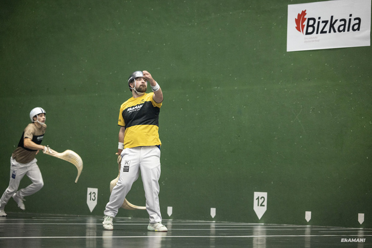 Julen Del Rio, Bilboko Deportivo frontoian, ligaxkako partida batean, Sorozabal anaien aurka.