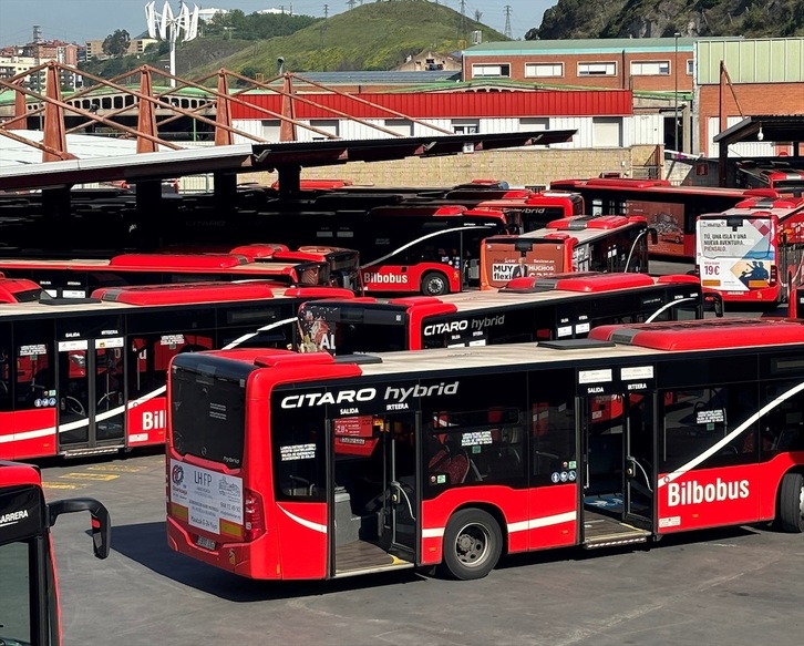 Cocheras de Bilbobus con servicios minimos bloqueados.