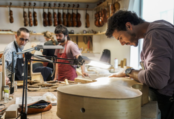 Lutheria eskolako ikasleak.