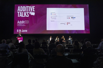 Mesa redonda sobre el futuro de la fabricación aditiva.