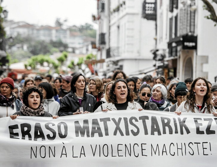 Mugimendu feministak azken feminizidioa salatu zuen, maiatzaren 6an, Donibane Lohizunen. .