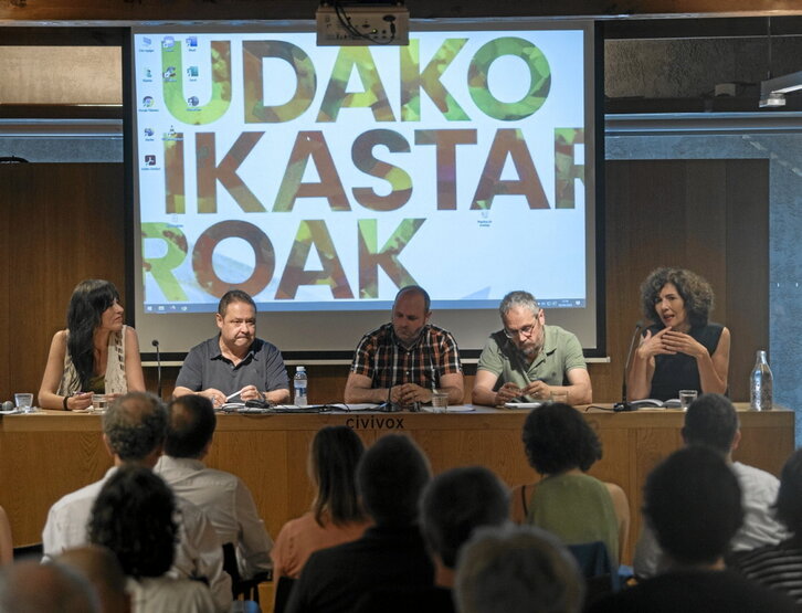 UEUren mahai inguruko parte hartzaileak.