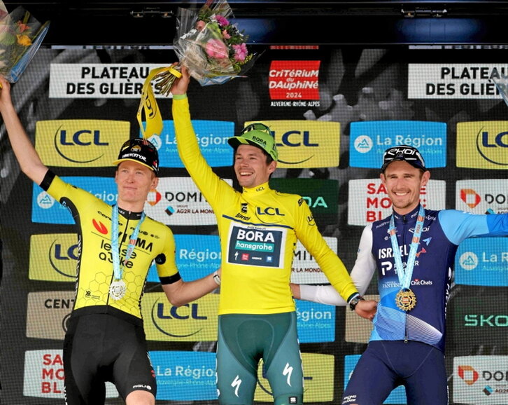 Roglic, Jorgenson y Gee, en el podio final.
