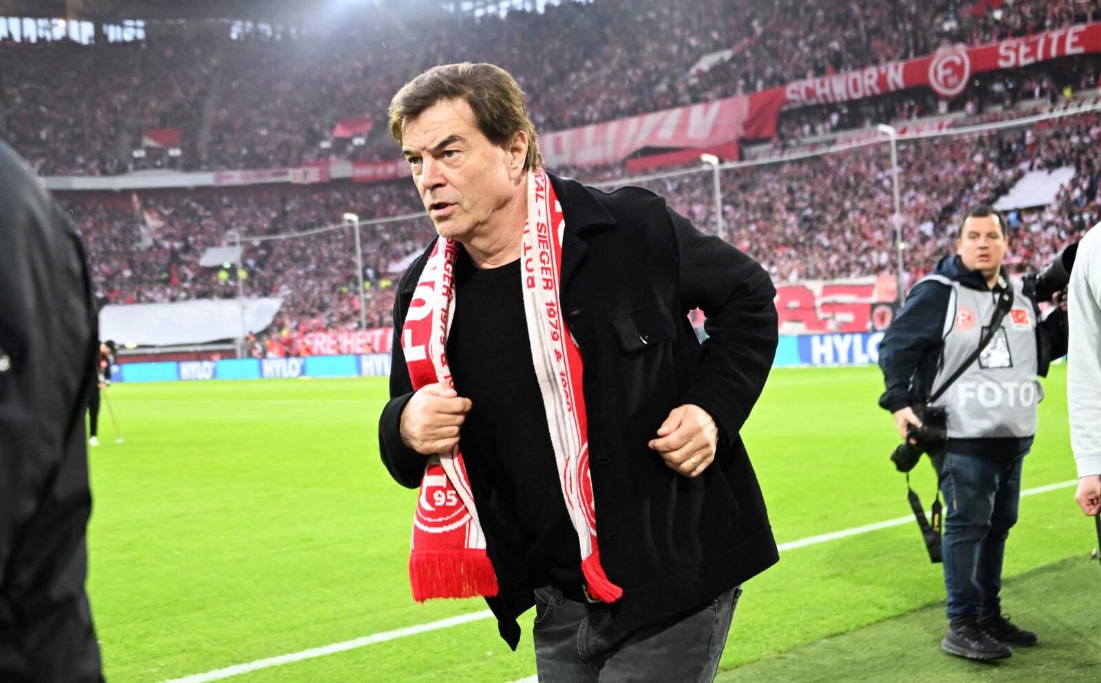 Campino, cantante de Die Toten Hosen, en la final de promoción disputada por el Fortuna Dusseldorf. (Uwe KRAFT / AFP) Campino, cantante de Die Toten Hosen, en la final de promoción disputada por el Fortuna Dusseldorf. (Uwe KRAFT / AFP)