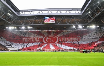 Ambiente en el estadio del Fortuna en la final de la promoción a la Bundesliga.