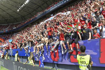 Socias y socios de Osasuna ya pueden comenzar a renovar sus carnets.