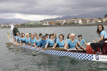 Dragon Boat kiroleko taldea sortu dute, bularreko minbizia izan duten emakumeek osatuta.