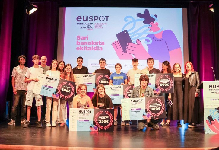 Euspot lehiaketaren sari banaketa, irudian.