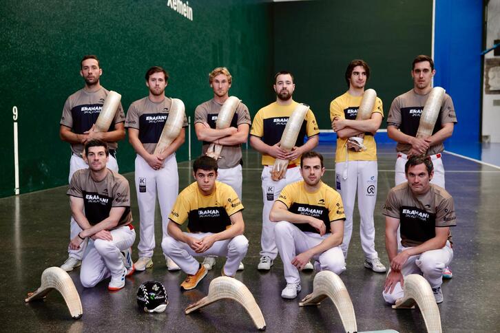 Txapelketan parte hartuko duten pilotariak gaurko aurkezpenean.