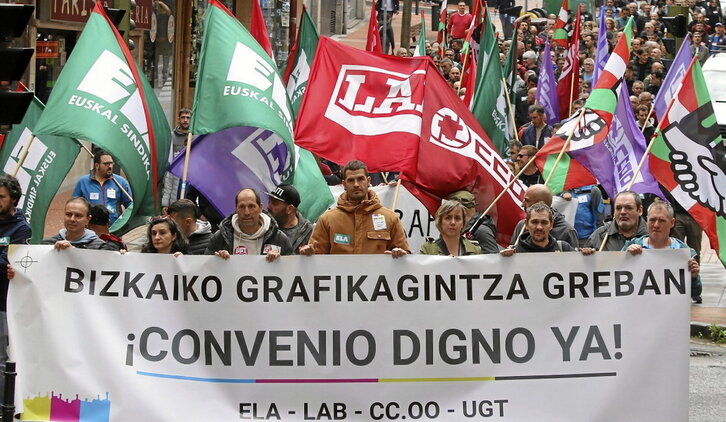 Manifestación por las calles del centro de Barakaldo.