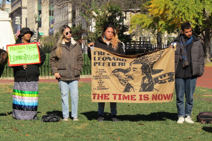 Washingtonen 2022. urtean Peltierren askatasunaren alde egindako mobilizazioa.