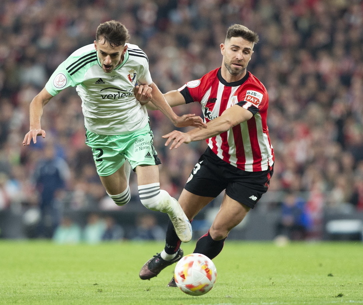 Aimar sufre una falta de Yeray en el partido de vuelta de las semifinales coperas de la campaña pasada.
