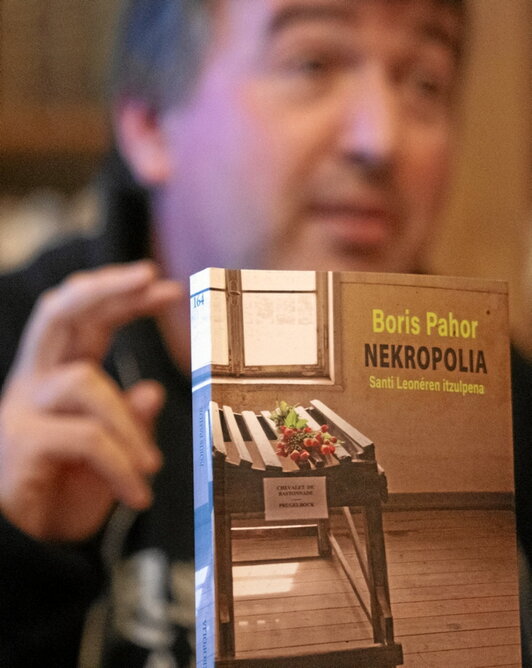 Santi Leonek lan berria aurkeztu du.