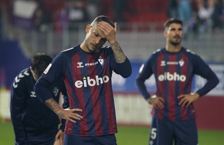 Los azulgranas acabaron muy abatidos. En la imagen, Stoichkov y Berrocal.