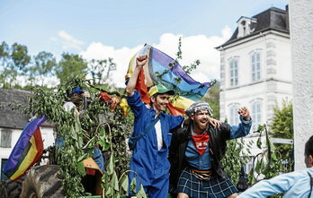 À Tardets, le 20 avril dernier, la communauté LGBT+ et ses alliés se réunissaient pour la deuxième édition de Bekat’uros.