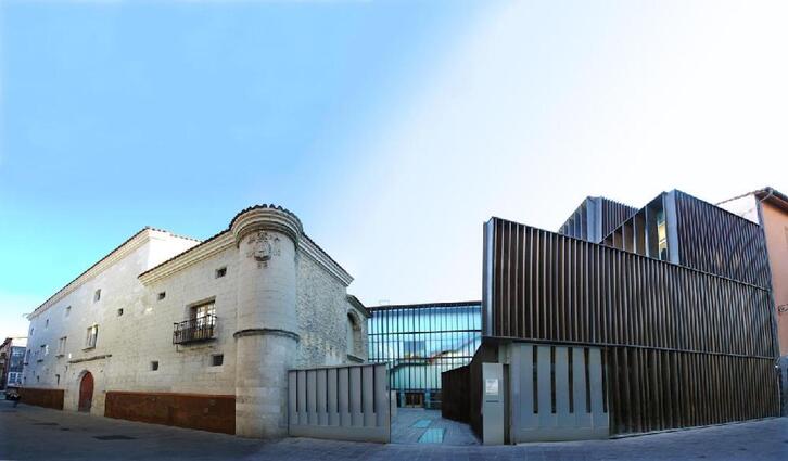 Museo arkeologikoa eta Fournier Bibat erikinean daude.