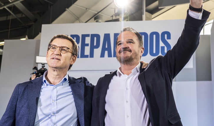 Carlos Iturgaiz, junto a Alberto Núñez Feijóo en un acto del PP en Bilbo.