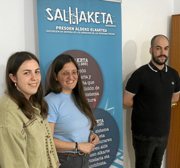 Zerbitzua indartu du Salhaketak.