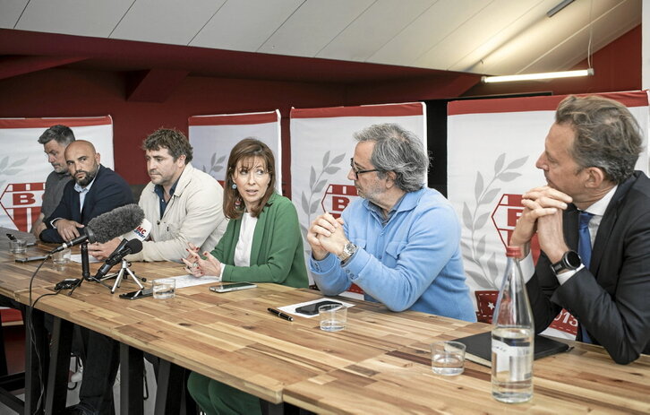 Biarrizko prentsaurrekoan, Shaun Hegarty, Maider Arosteguy eta Arnaud Duboisekin, besteak beste.