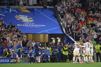 Los jugadores alemanes celebran el 3-0 de Havertz.