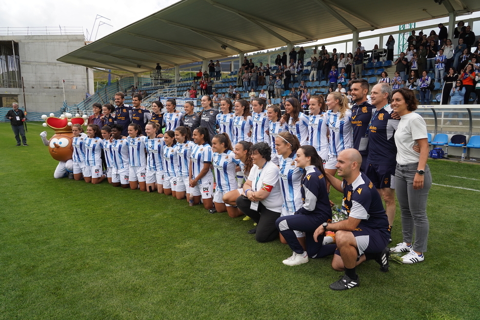 Taldeko argazkia Zubietan, denboraldiari agur esateko.