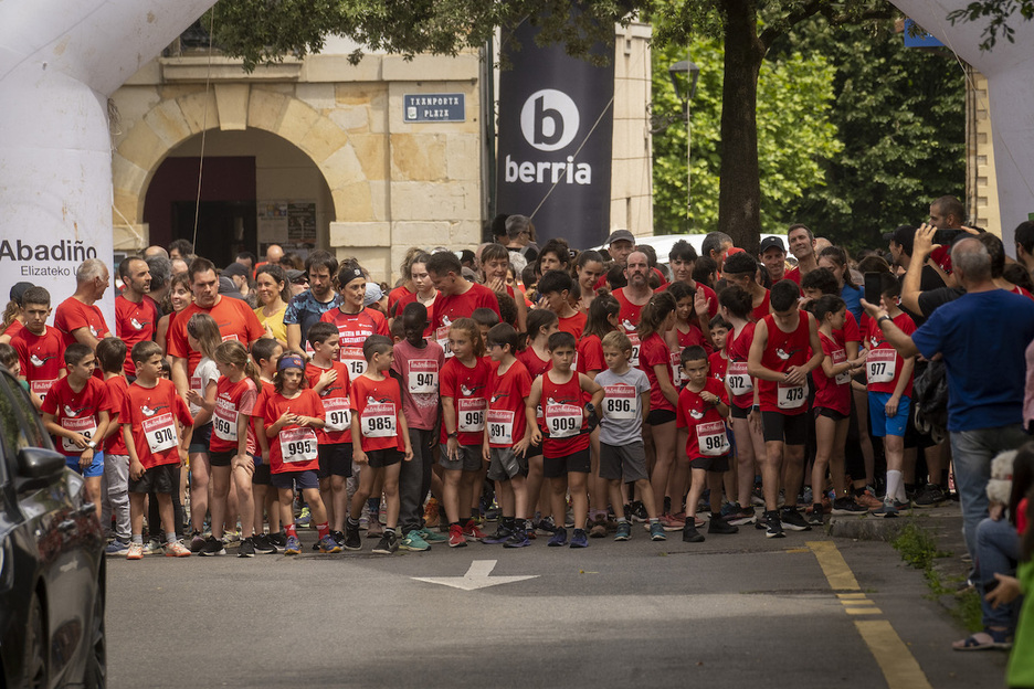 Euskal preso eta iheslariei elkartasuna adierazteko Lasterbidean ekimenaren azken edizioa egin da Abadiñon.