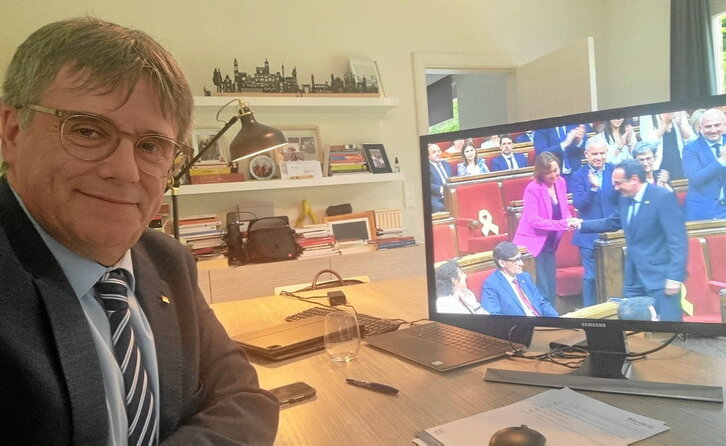 Carles Puigdemont sigue desde la pantalla de su ordenador la designación de Josep Rull.