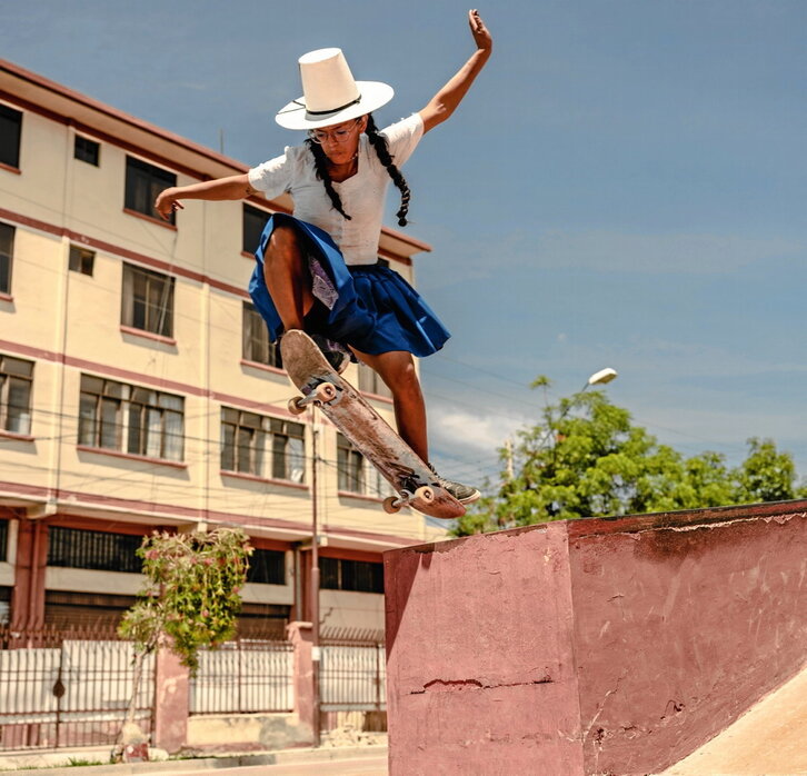 Cochabambaco neska hauek hainbat estereotipo hausten dituzte.