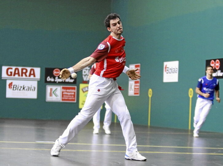 Bideotekan gordetzeko bi paretakoa jo zuen Altunak Mallabian.