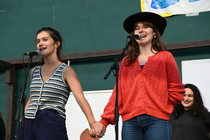 Haira Aizpurua txapelduna eta June Aiestaran amaierako agurra kantatzen.