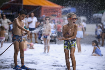 La otitis es una enfermedad asociada a los baños para refrescarse en verano. 