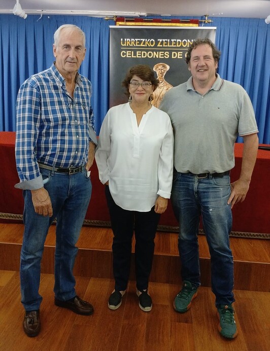 Martínez de Madina junto a Landa y Ortiz de Urbina, que han dado vida a Celedón.
