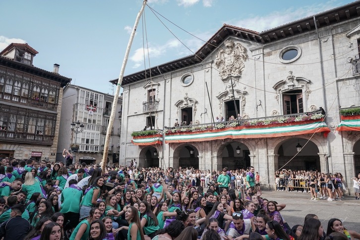 Urtero bezala, Arrasateko gazteek makala jasoko dute herriko plazan, aurten igande arratsaldean.