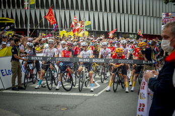Línea de salida del Tour de 2023, en Bilbo.