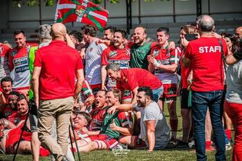 Los jugadores de Maule celebran el ascenso a Nationale 2, logrado el pasado 26 de mayo. 