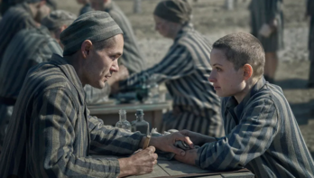 Filmeko bi protagonistak Auschwitz-Birkenauko kontzentrazio-esparruan.